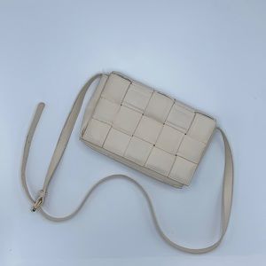 Intertwined Whited Padded Bag